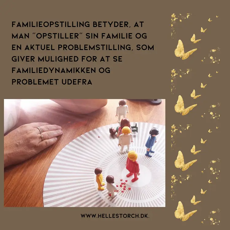 Familie opstilling Helle Storch Der er en hånd på et brunt bord. Der er nogle små dukker som står på et underlag. Det handler om familieopstilling som er noget af det som Helle Storch udbyder i sin forretning med familiehealing. Baggrunden er brun og der er mange guld sommerfugle som flyver opad. Der er også noget tekst og navnet på Helles hjemmeside www.hellestorch.dk